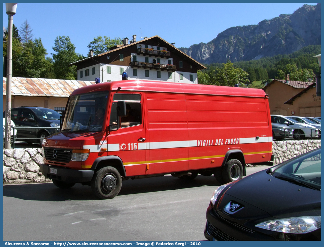 VF 20695
Corpo Nazionale Vigili del Fuoco
Mercedes Benz Vario 612D
Parole chiave: VF;V.F.;VVF;V.V.F.;Corpo;Nazionale;Vigili del Fuoco;Vigili;Fuoco;Autocarro;Autofurgone;Mercedes Benz;Vario;612D