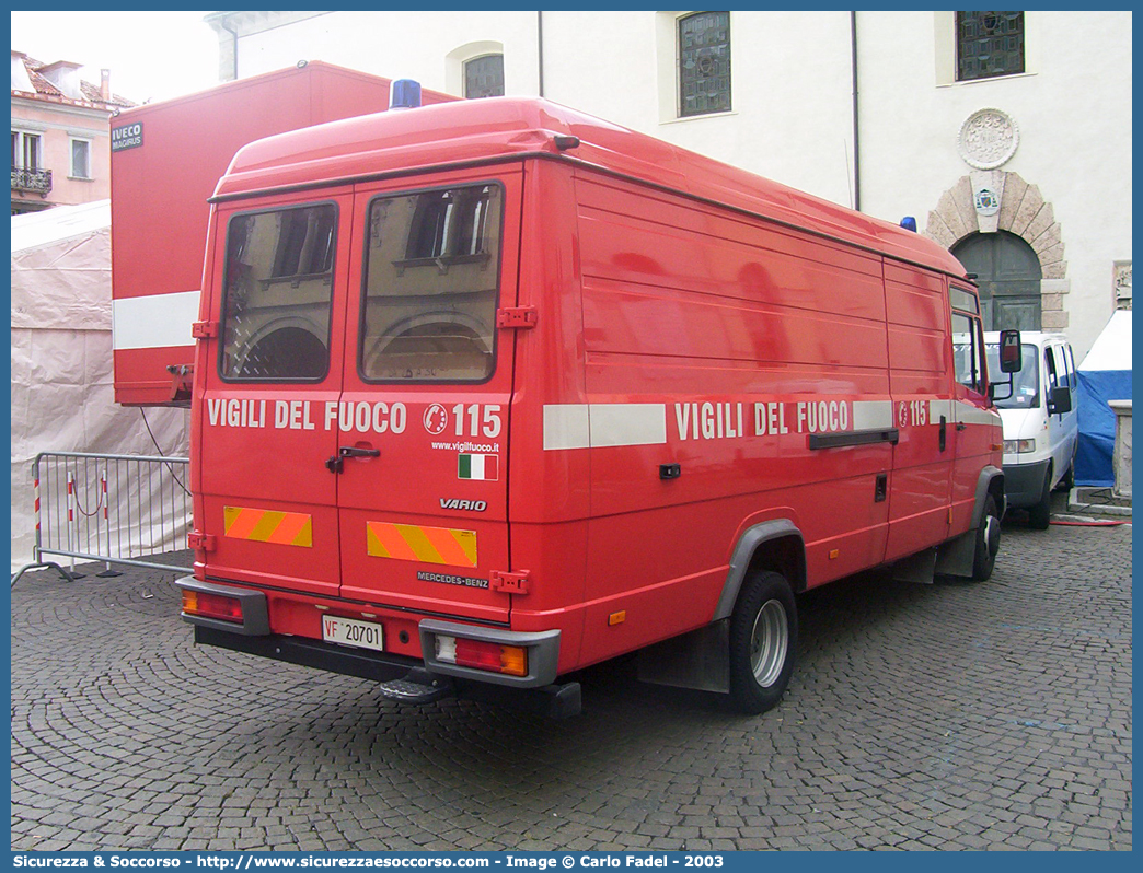 VF 20701
Corpo Nazionale Vigili del Fuoco
Mercedes Benz Vario 612D
Parole chiave: VF;V.F.;VVF;V.V.F.;Corpo;Nazionale;Vigili del Fuoco;Vigili;Fuoco;Autocarro;Autofurgone;Mercedes Benz;Vario;612D