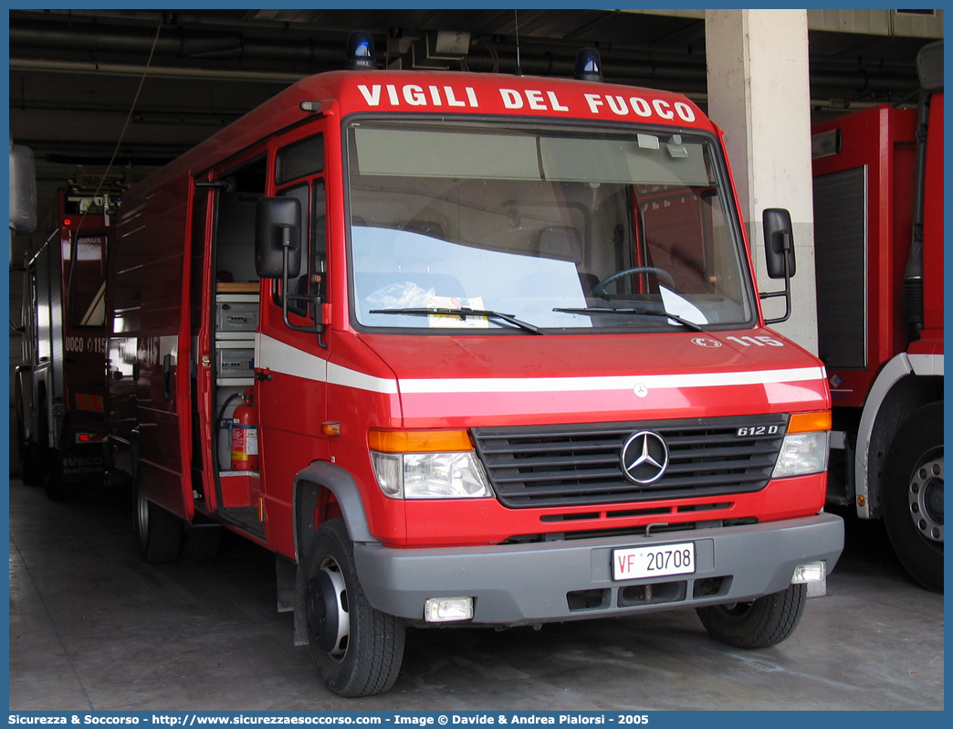 VF 20708
Corpo Nazionale Vigili del Fuoco
Mercedes Benz Vario 612D
Parole chiave: VF;V.F.;VVF;V.V.F.;Corpo;Nazionale;Vigili del Fuoco;Vigili;Fuoco;Autocarro;Autofurgone;Mercedes Benz;Vario;612D