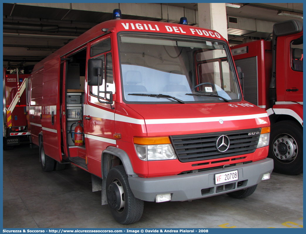 VF 20708
Corpo Nazionale Vigili del Fuoco
Mercedes Benz Vario 612D
Parole chiave: VF;V.F.;VVF;V.V.F.;Corpo;Nazionale;Vigili del Fuoco;Vigili;Fuoco;Autocarro;Autofurgone;Mercedes Benz;Vario;612D