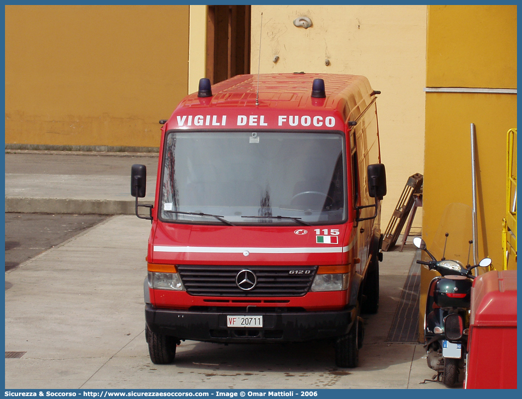 VF 20711
Corpo Nazionale Vigili del Fuoco
Mercedes Benz Vario 612D
Parole chiave: VF;V.F.;VVF;V.V.F.;Corpo;Nazionale;Vigili del Fuoco;Vigili;Fuoco;Autocarro;Autofurgone;Mercedes Benz;Vario;612D