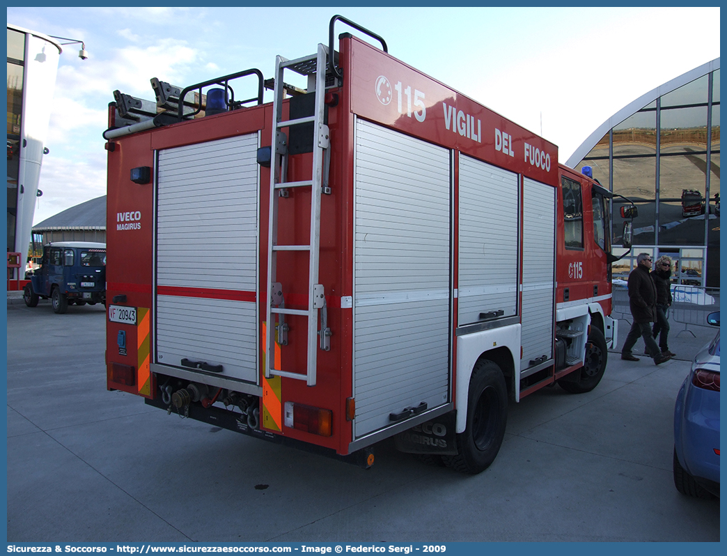 VF 20943
Corpo Nazionale Vigili del Fuoco
Iveco Magirus CityEuroFire
100E21 I serie
Parole chiave: VVF;V.V.F.;Corpo;Nazionale;Vigili;del;Fuoco;AutoPompaSerbatoio;APS;A.P.S.;Iveco;Magirus;EuroFire;100E21