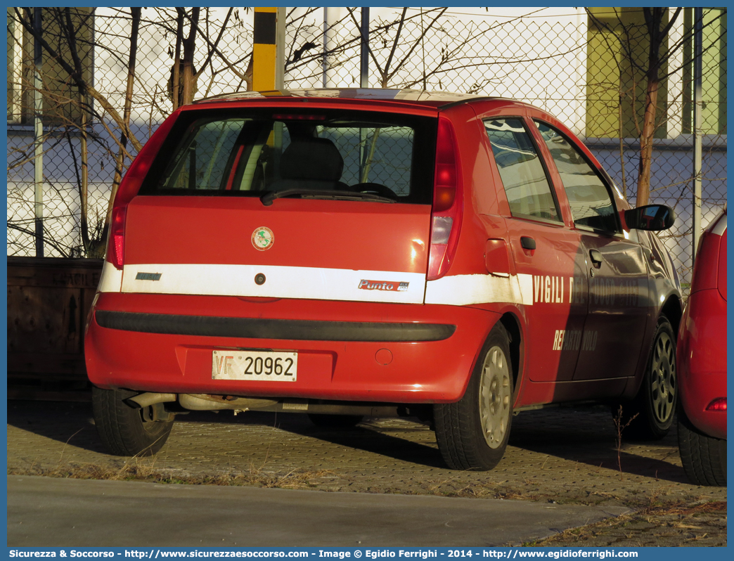 VF 20962
Corpo Nazionale Vigili del Fuoco
Reparto Volo
Fiat Punto II serie
Parole chiave: VF;V.F.;VVF;V.V.F.;Corpo;Nazionale;Vigili del Fuoco;Vigili;Fuoco;Elicotteri;Fiat;Punto