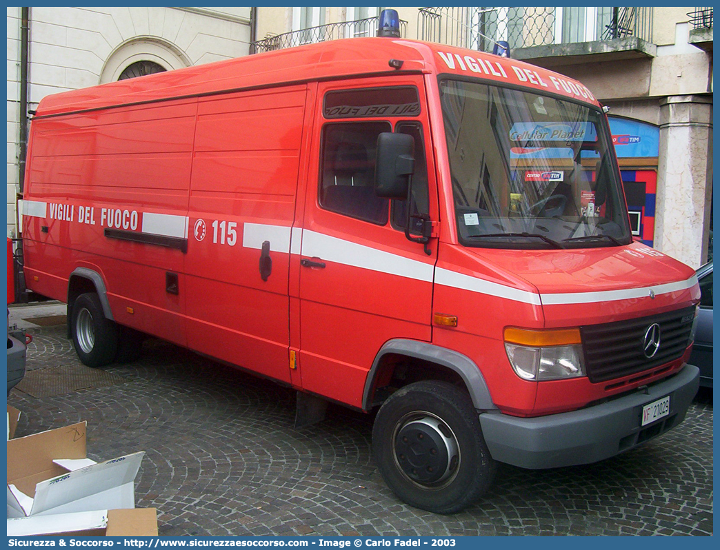 VF 21029
Corpo Nazionale Vigili del Fuoco
Mercedes Benz Vario 612D
Parole chiave: VF;V.F.;VVF;V.V.F.;Corpo;Nazionale;Vigili del Fuoco;Vigili;Fuoco;Autocarro;Autofurgone;Mercedes Benz;Vario;612D