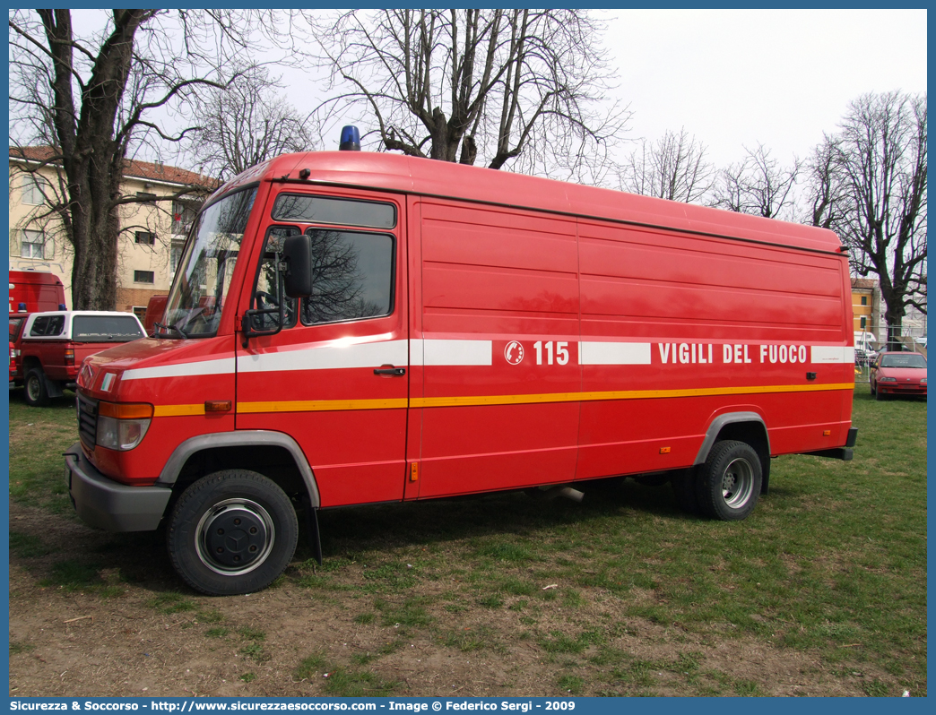 VF 21030
Corpo Nazionale Vigili del Fuoco
Mercedes Benz Vario 612D
Parole chiave: VF;V.F.;VVF;V.V.F.;Corpo;Nazionale;Vigili del Fuoco;Vigili;Fuoco;Autocarro;Autofurgone;Mercedes Benz;Vario;612D