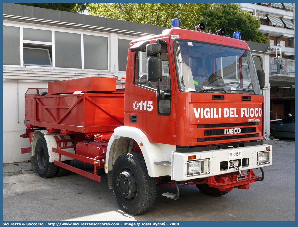 VF 21582
Corpo Nazionale Vigili del Fuoco
Iveco EuroCargo 135E23 4x4 I serie
Parole chiave: VF;V.F.;VVF;V.V.F.;Corpo;Nazionale;Vigili del Fuoco;Iveco;EuroCargo;135E23