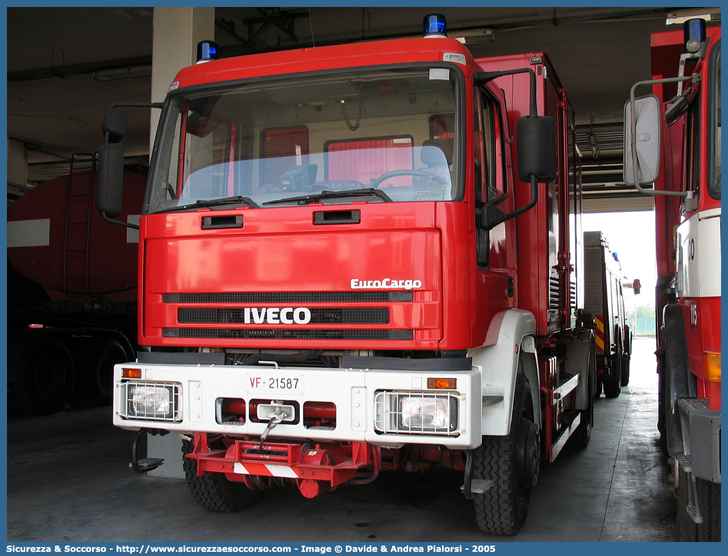 VF 21587
Corpo Nazionale Vigili del Fuoco
Iveco EuroCargo 135E23 4x4 I serie
Parole chiave: VF;V.F.;VVF;V.V.F.;Corpo;Nazionale;Vigili del Fuoco;Iveco;EuroCargo;135E23