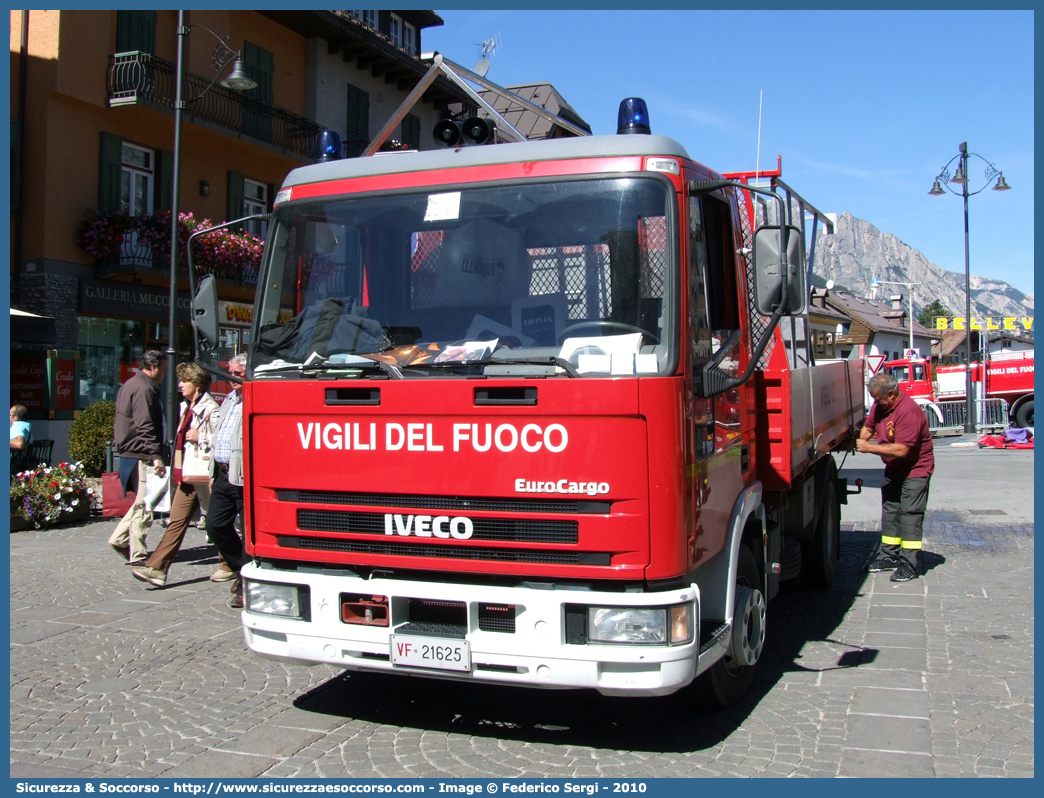 VF 21625
Corpo Nazionale Vigili del Fuoco
Iveco EuroCargo 65E15 I serie
Parole chiave: VF;V.F.;VVF;V.V.F.;Corpo;Nazionale;Vigili del Fuoco;Iveco;EuroCargo;65E15