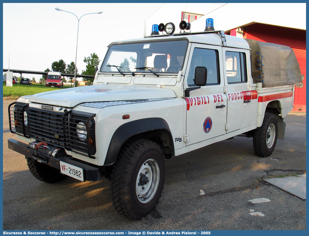 VF 21982
Corpo Nazionale Vigili del Fuoco
Land Rover Defender 130
(fornitura regione Emilia Romagna)
Parole chiave: VF;VVF;V.F.;V.V.F.;Corpo;Nazionale;Vigili del Fuoco;Vigili;Fuoco;Land Rover;Defender;130