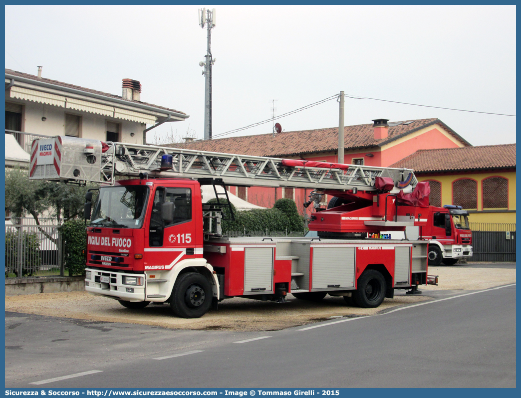 VF 22542
Corpo Nazionale Vigili del Fuoco
Iveco 150E28 EuroFire I serie
Allestitore Magirus
