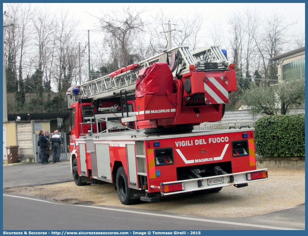 VF 22542
Corpo Nazionale Vigili del Fuoco
Iveco 150E28 EuroFire I serie
Allestitore Magirus
Parole chiave: VVF;V.V.F.;Corpo;Nazionale;Vigili;del;Fuoco;AutoScala;AS;Iveco;150E28;EuroFire;Magirus