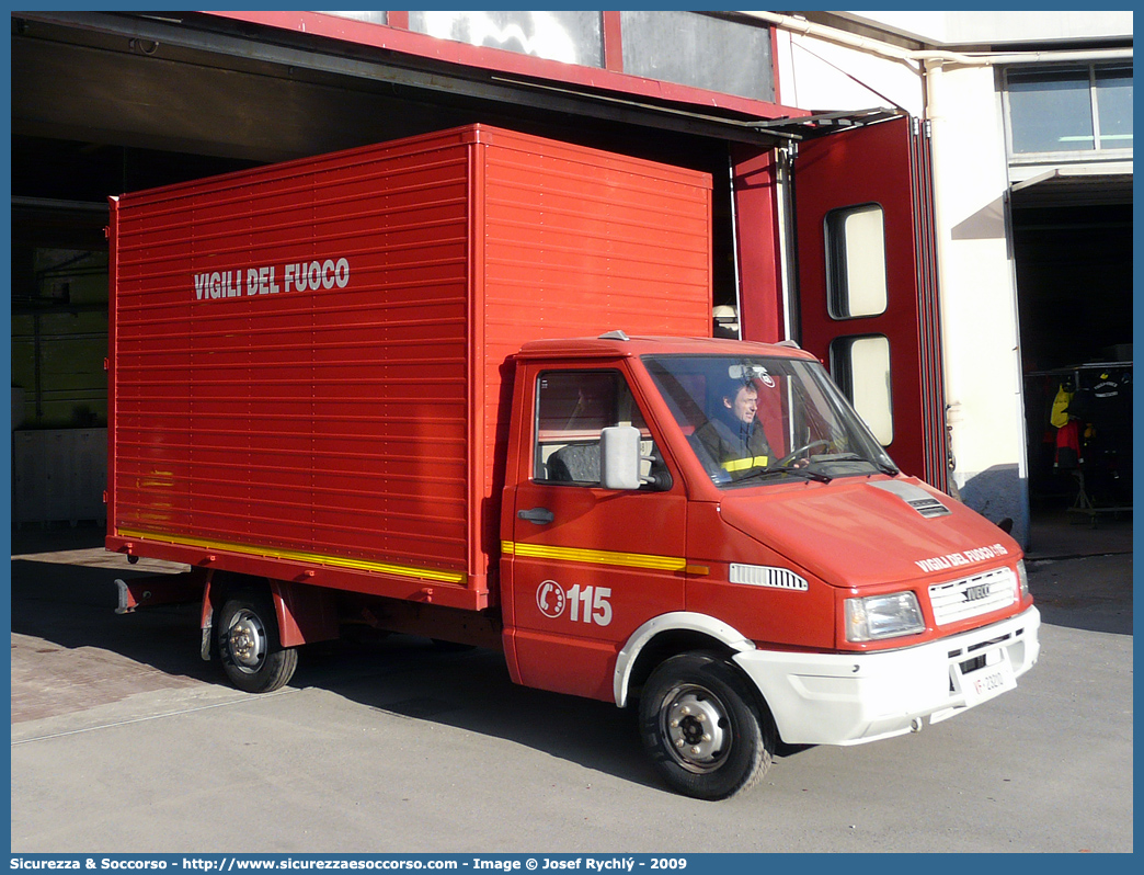 VF 23210
Corpo Nazionale Vigili del Fuoco
Iveco Daily 35-10 II serie
Parole chiave: VVF;V.V.F.;Corpo;Nazionale;Vigili;del;Fuoco;Iveco;35-10;35;10