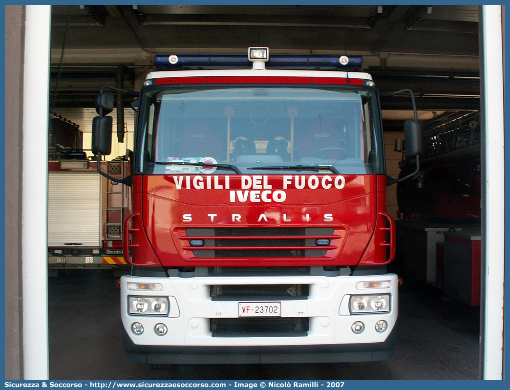 VF 23702
Corpo Nazionale Vigili del Fuoco
Iveco Magirus Stralis 
190S40 I serie "Active Fire"
Parole chiave: VVF;V.V.F.;Corpo;Nazionale;Vigili;del;Fuoco;AutoPompaSerbatoio;APS;A.P.S.;Iveco;Magirus;Stralis;190S40;Active;Fire