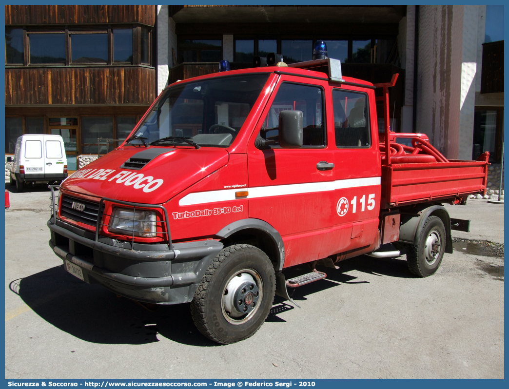 VF 24172
Corpo Nazionale Vigili del Fuoco
Iveco Daily 35-10 4x4 II serie
Parole chiave: VF;V.F.;VVF;V.V.F.;Corpo;Nazionale;Vigili del Fuoco;Vigili;Fuoco;Autocarro;Autofurgone;Iveco Daily;35-10