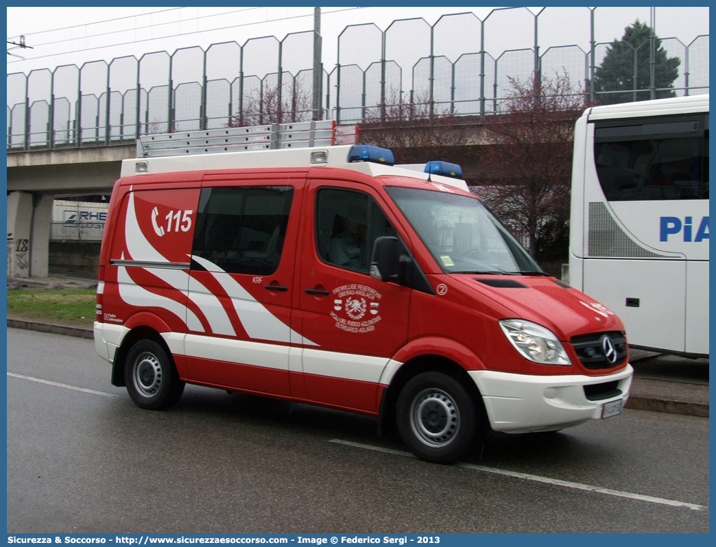 VF 24M BZ
Vigili del Fuoco Volontari Oltrisarco-Aslago
Freiwillige Feuerwehr Oberau-Haslach
Mercedes-Benz Sprinter II serie
Allestitore Kofler Fahrzeugbau S.n.c.
Parole chiave: VF;VFV;V.F.;V.F.V.;Vigili;Fuoco;Volontari;Freiwillige;Feuerwehr;Oltrisarco;Aslago;Oberau;Haslach;Mercedes;Benz;Sprinter;Kofler;Fahrzeugbau