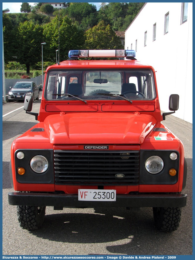 VF 25300
Corpo Nazionale Vigili del Fuoco
Land Rover Defender 90
Parole chiave: VF;VVF;V.F.;V.V.F.;Corpo;Nazionale;Vigili del Fuoco;Vigili;Fuoco;Land Rover;Defender;90;25300