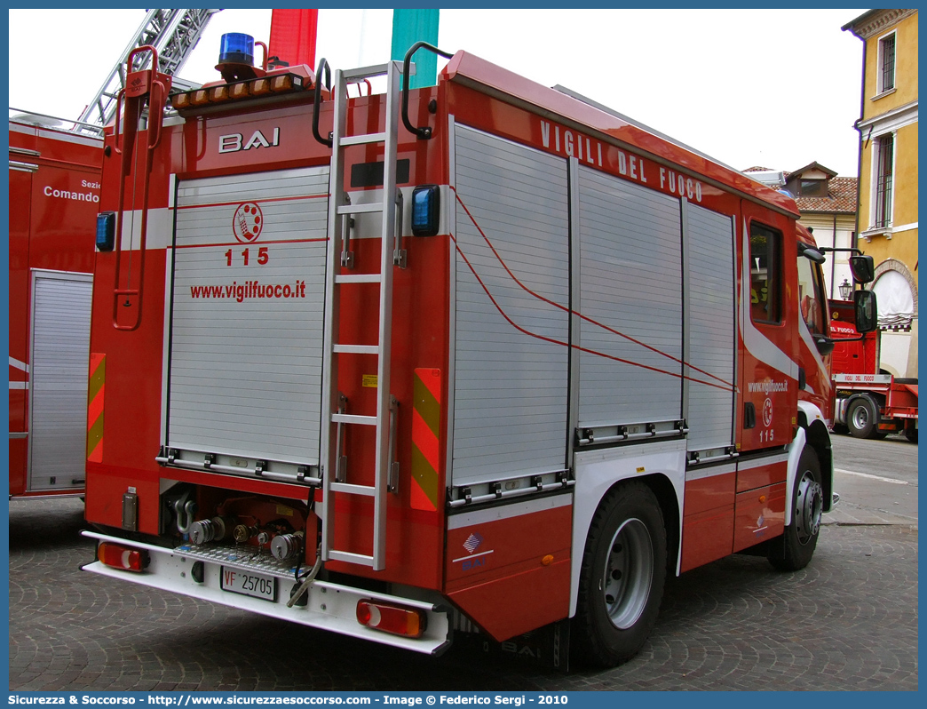 VF 25705
Corpo Nazionale Vigili del Fuoco
Volvo FL280/FL290 III serie
Allestitore BAI S.r.l.
Parole chiave: VVF;V.V.F.;Corpo;Nazionale;Vigili;del;Fuoco;APS;A.P.S.;AutoPompaSerbatoio;AutoPompa;Volvo;FL;280;290;FL280;FL290;BAI