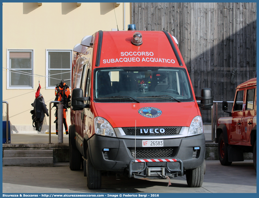 VF 26583
Corpo Nazionale Vigili del Fuoco
Nucleo Soccorso Subacqueo e Acquatico
Iveco Daily 70C17 IV serie restyling
Allestitore Elevox S.r.l.
Parole chiave: VVF;V.V.F.;Corpo;Nazionale;Vigili;del;Fuoco;Iveco;Daily;70C17;70 C 17;NSSA;N.S.S.A.;Soccorso;Subacqueo;Acquatico;Sommozzatori;Subacquei;Elevox