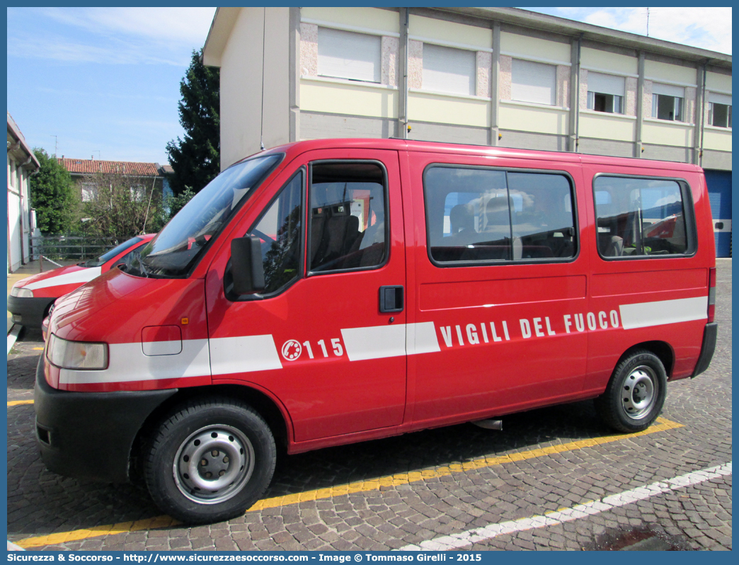 VF 26796
Corpo Nazionale Vigili del Fuoco
Fiat Ducato II serie
Parole chiave: VVF;V.V.F.;Corpo;Nazionale;Vigili;del;Fuoco;Bus;Minibus;Fiat;Ducato