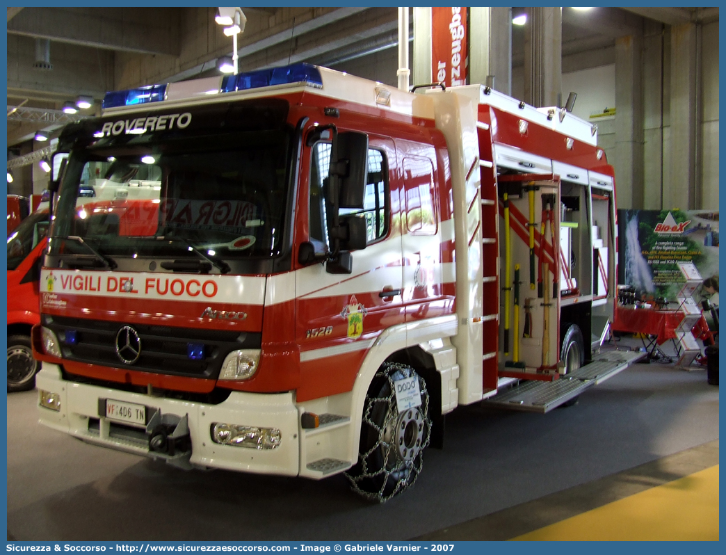 VF 4D6TN
Vigili del Fuoco Rovereto
Mercedes-Benz Atego 1528 II serie restyling
Allestitore Kofler Fahrzeugbau S.n.c.
Parole chiave: VF;V.F.;Vigili del Fuoco;Vigili;Fuoco;Rovereto;Mercedes;Benz;Atego;1528;Kofler;Fahrzeugbau