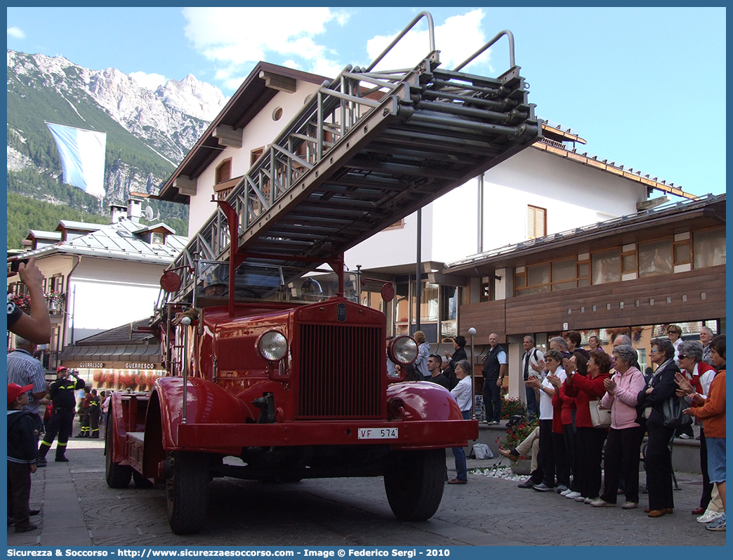 VF 574
Corpo Nazionale Vigili del Fuoco
Fiat 634N1
Allestitore Società Anonima Bergomi
Parole chiave: VVF;V.V.F.;Corpo;Nazionale;Vigili;del;Fuoco;Fiat;634N1;Bergomi