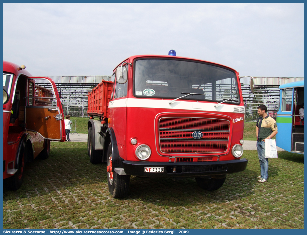 VF 7338
Corpo Nazionale Vigili del Fuoco
OM Titano

Parole chiave: VF;V.F.;VVF;V.V.F.;Corpo;Nazionale;Vigili del Fuoco;Vigili;Fuoco;Autocarro;Autofurgone;OM;Titano