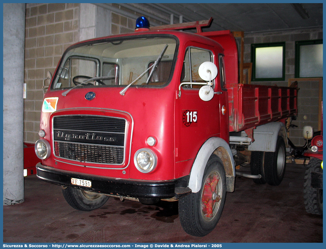 VF 7591
Corpo Nazionale Vigili del Fuoco
OM Tigrotto 55

Parole chiave: VF;V.F.;VVF;V.V.F.;Corpo;Nazionale;Vigili del Fuoco;Vigili;Fuoco;Autocarro;Autofurgone;OM;Tigrotto;55