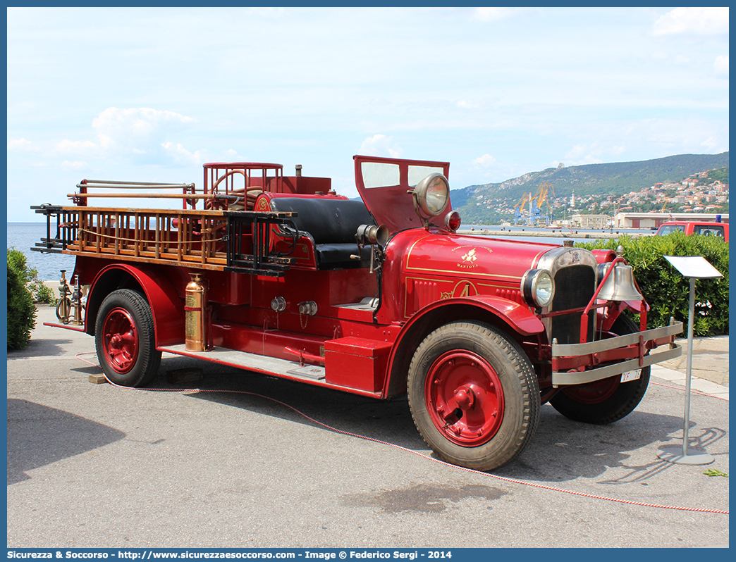 VF 76
Corpo Nazionale Vigili del Fuoco
Continental
Allestitore Seagrave LLC
Parole chiave: VVF;V.V.F.;Corpo;Nazionale;Vigili;del;Fuoco;AutoPompaSerbatoio;APS;AutoPompa;Continental;Seagrave