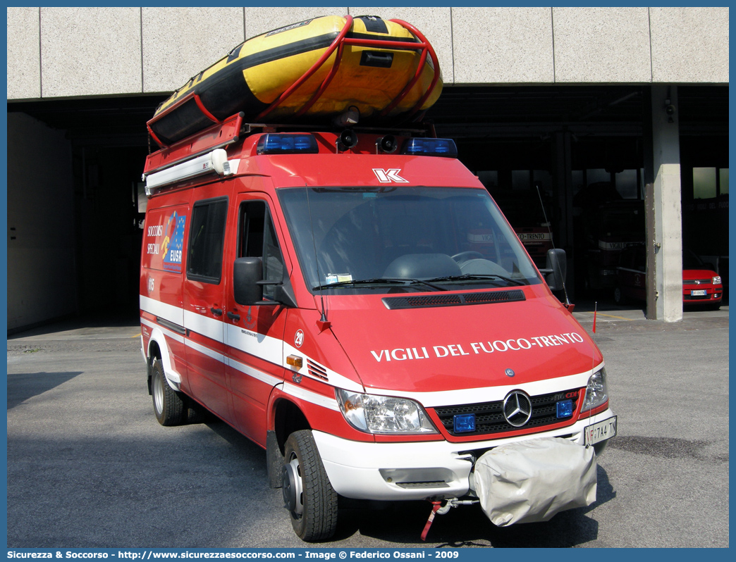 VF 7A4TN
Corpo Permanente dei Vigili del Fuoco Trento
Nucleo Soccorsi Speciali
Mercedes-Benz Sprinter 4x4 416 I serie restyling
Allestitore Kofler Fahrzeugbau S.n.c.
Parole chiave: VF;V.F.;Vigili del Fuoco;Vigili;Fuoco;Corpo;Permanente;Trento;Nucleo;SVF;V.F.;Vigili del Fuoco;Vigili;Fuoco;Corpo;Permanente;Trento;Nucleo;Soccorsi;Speciali;Mercedes;Benz;Sprinter;Kofler;Fahrzeugbauoccorsi;Speciali;Mercedes;Benz;Sprinter