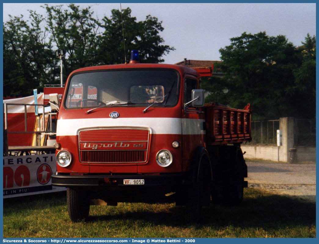 VF 9052
Corpo Nazionale Vigili del Fuoco
OM Tigrotto 55

Parole chiave: VF;V.F.;VVF;V.V.F.;Corpo;Nazionale;Vigili del Fuoco;Vigili;Fuoco;Autocarro;Autofurgone;OM;Tigrotto;55