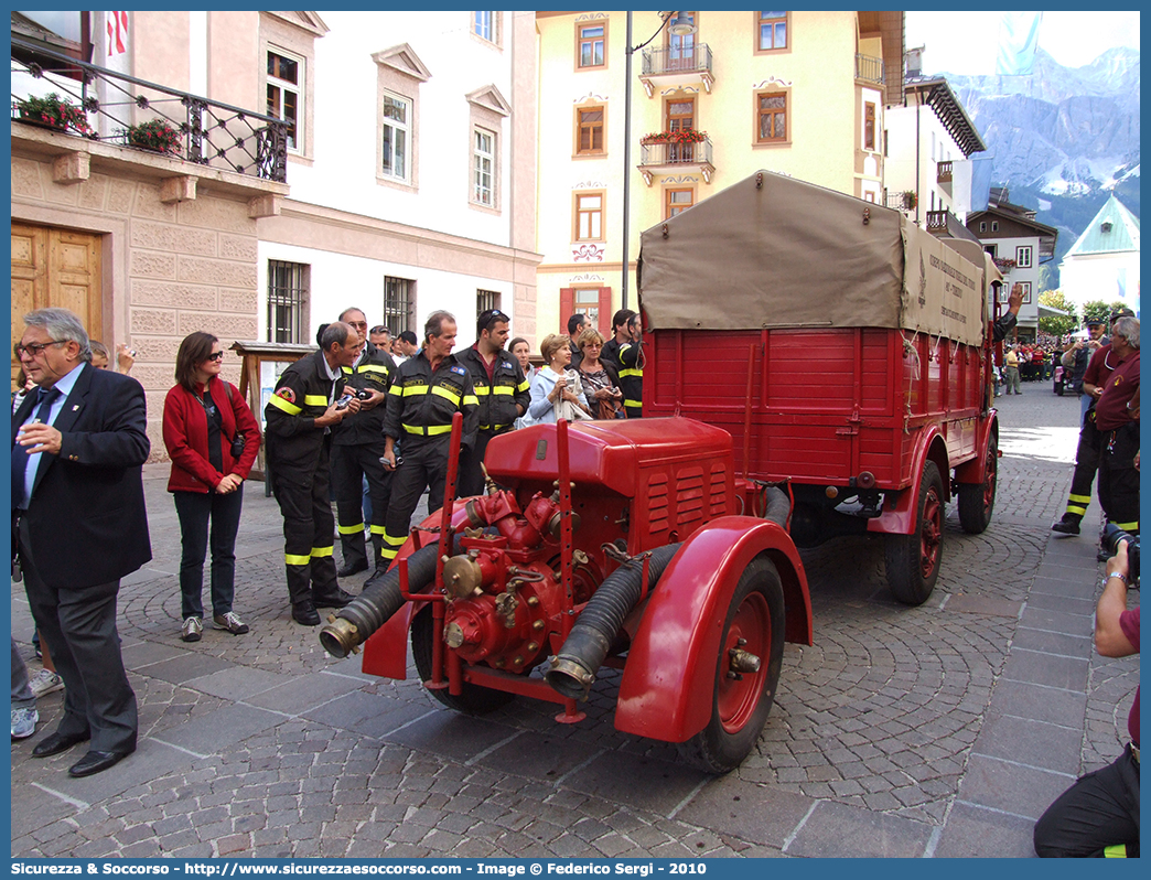 VF 956
Corpo Nazionale Vigili del Fuoco
SPA CL39
Parole chiave: VF;V.F.;VVF;V.V.F.;Corpo;Nazionale;Vigili del Fuoco;Vigili;Fuoco;Autocarro;Autofurgone;SPA;CL39