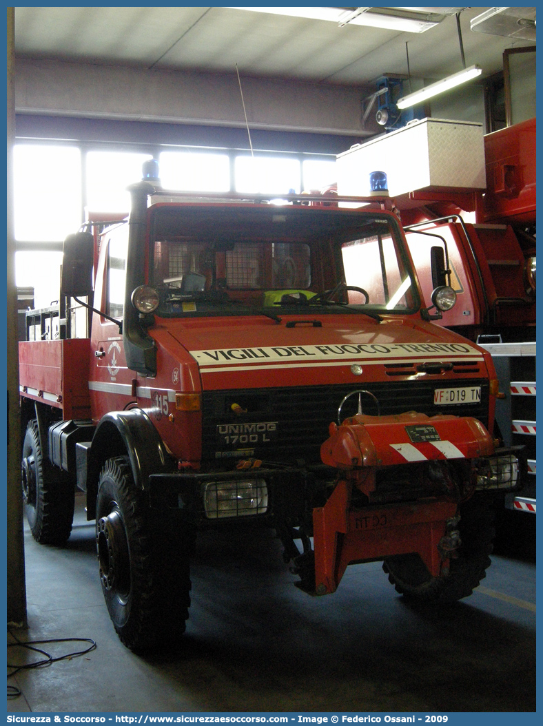 VF D19TN
Corpo Permanente dei Vigili del Fuoco Trento
Mercedes-Benz Unimog U1700L
Parole chiave: VF;V.F.;Vigili del Fuoco;Vigili;Fuoco;Corpo;Permanente;Trento;Mercedes;Benz;Unimog;U1700L