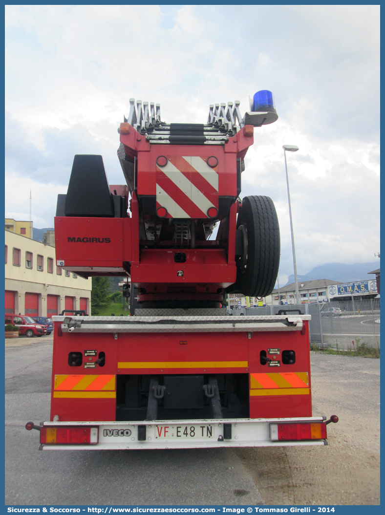 VF  E48TN
Corpo Permanente dei Vigili del Fuoco Trento
Iveco Magirus EuroFire 180E34 I serie
(variante)
Parole chiave: VF;V.F.;Vigili del Fuoco;Vigili;Fuoco;Corpo;Permanente;Trento;Iveco;Magirus;EuroFire;180E34