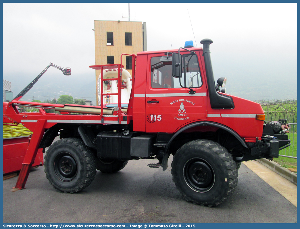 VF F29TN
Corpo Vigili del Fuoco Volontari Arco
Mercedes Benz Unimog U1300
Parole chiave: VF;V.F.;Vigili;del;Fuoco;Volontari;Arco;Mercedes;Benz;Unimog;U1300