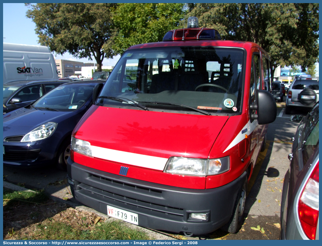 VF F79TN
Corpo Vigili del Fuoco Volontari Ton
Fiat Ducato II serie
Parole chiave: VF;V.F.;Vigili del Fuoco;Vigili;Fuoco;Corpo;Volontari;Ton;Fiat;Ducato