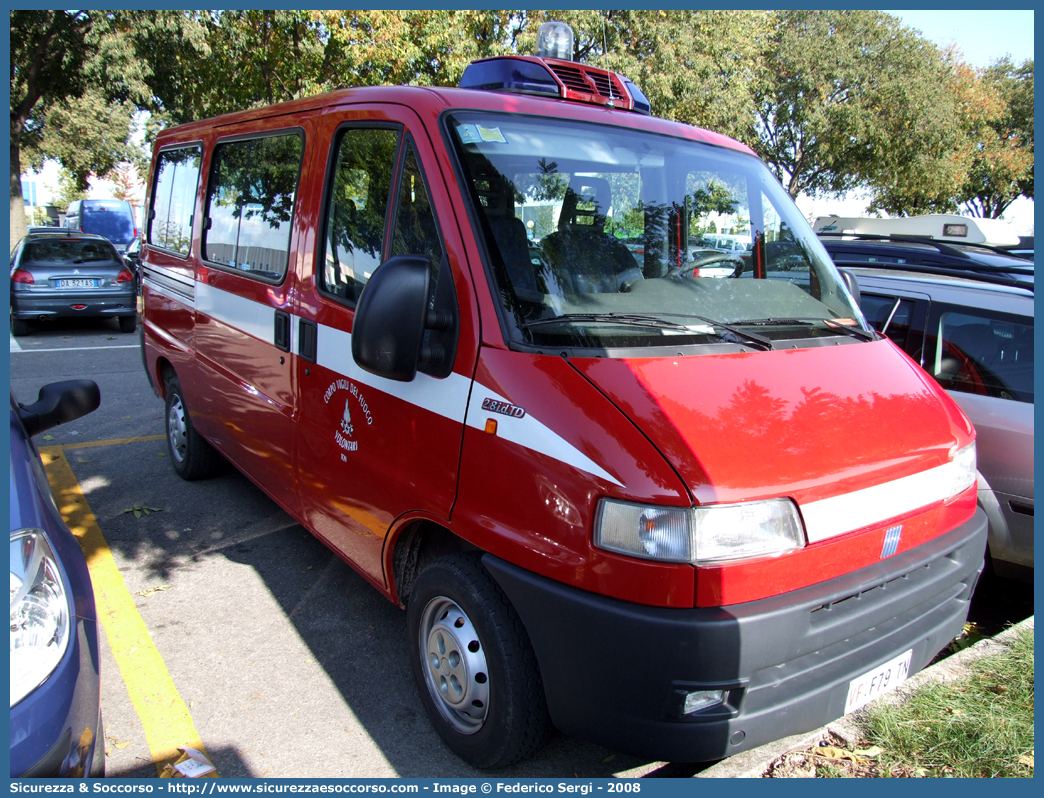 VF F79TN
Corpo Vigili del Fuoco Volontari Ton
Fiat Ducato II serie
Parole chiave: VF;V.F.;Vigili del Fuoco;Vigili;Fuoco;Corpo;Volontari;Ton;Fiat;Ducato