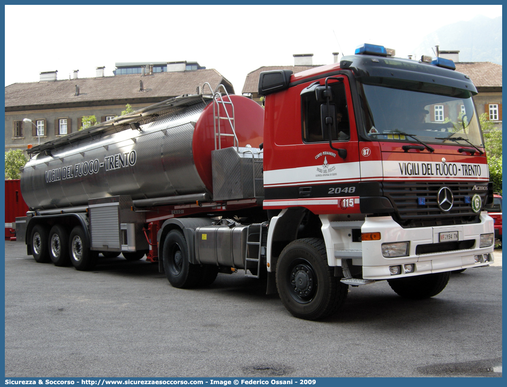 VF Y94TN
Corpo Permanente dei Vigili del Fuoco Trento
Mercedes-Benz Actros 2048
Parole chiave: VF;V.F.;Vigili del Fuoco;Vigili;Fuoco;Corpo;Permanente;Trento;Mercedes;Benz;Actros;2048