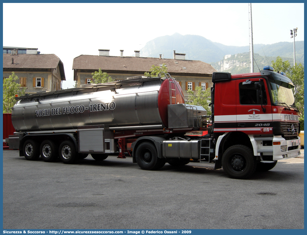 VF Y94TN
Corpo Permanente dei Vigili del Fuoco Trento
Mercedes-Benz Actros 2048
Parole chiave: VF;V.F.;Vigili del Fuoco;Vigili;Fuoco;Corpo;Permanente;Trento;Mercedes;Benz;Actros;2048