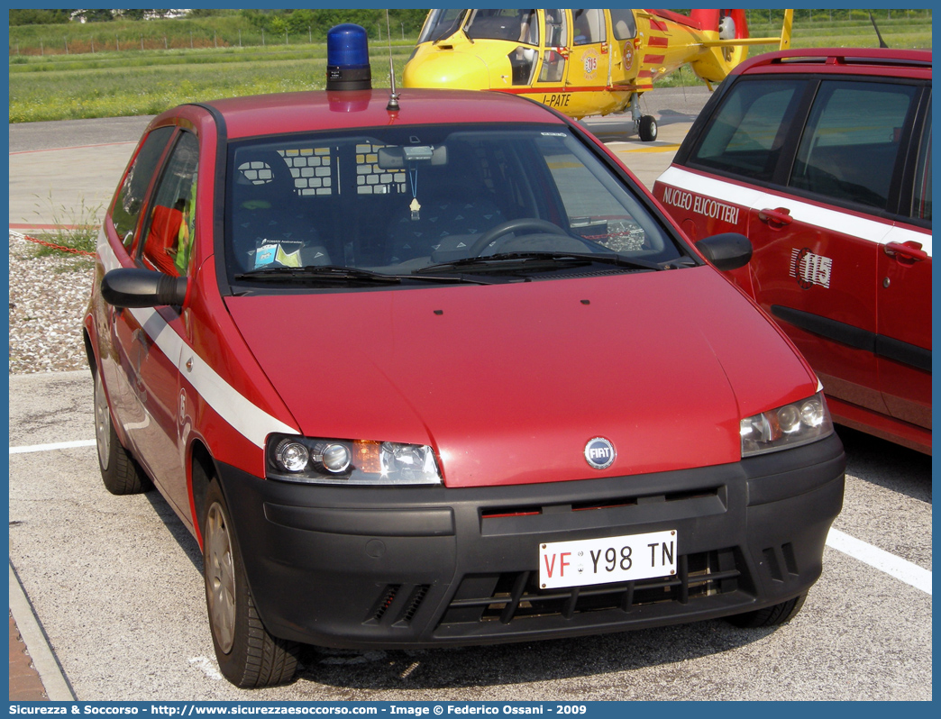 VF Y98TN
Corpo Permanente dei Vigili del Fuoco Trento
Fiat Punto II serie
Parole chiave: VF;V.F.;Vigili del Fuoco;Vigili;Fuoco;Corpo;Permanente;Trento;Fiat;Punto