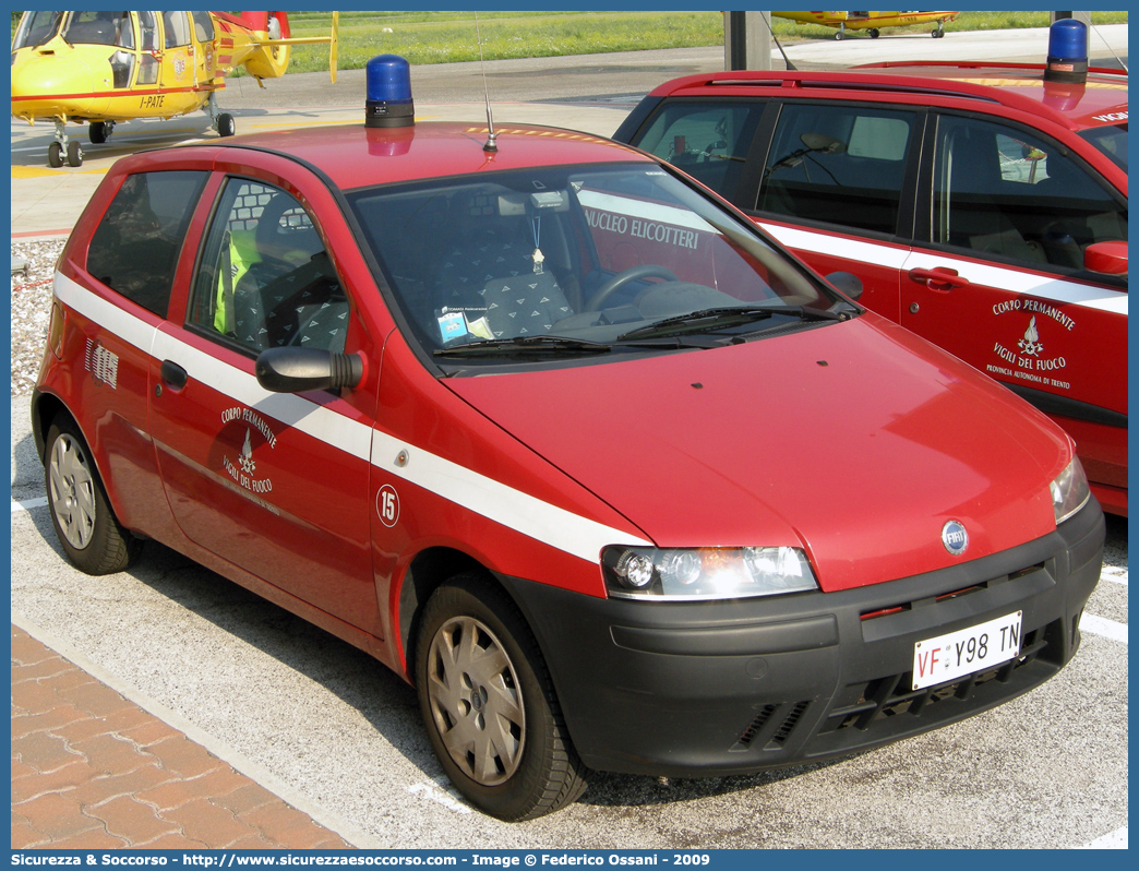 VF Y98TN
Corpo Permanente dei Vigili del Fuoco Trento
Fiat Punto II serie
Parole chiave: VF;V.F.;Vigili del Fuoco;Vigili;Fuoco;Corpo;Permanente;Trento;Fiat;Punto