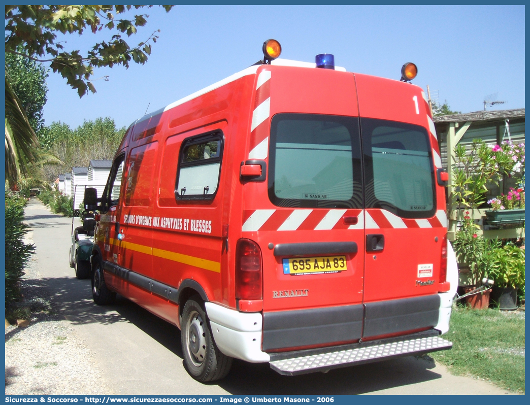 VSAV -
République Française
Cogolin
Véhicule de Secours et d'Assistance aux Victimes
Renault Master II generation
Conversion by Sanicar Ambulances S.a.
Parole chiave: République;Française;SDIS;S.D.I.S.;Service;Départemental;Incendie;Secours;83;Cogolin;VSAV;Véhicule;Secours;Assistance;Victimes;Renault;Master;Sanicar