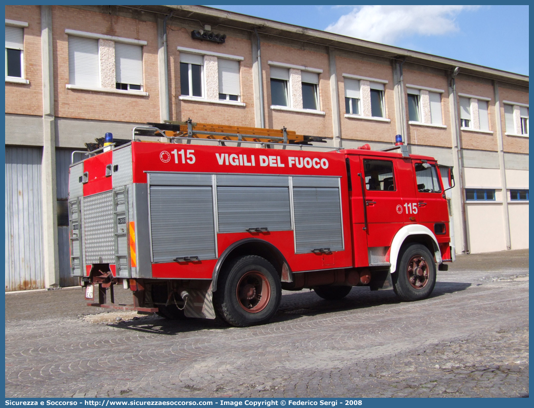 VF 11647
Corpo Nazionale Vigili del Fuoco
Iveco/OM 160
Allestitore Baribbi S.p.A.
Parole chiave: VVF;V.V.F.;Corpo;Nazionale;Vigili;del;Fuoco;AutoPompaSerbatoio;APS;A.P.S.;Iveco;OM;160;Baribbi