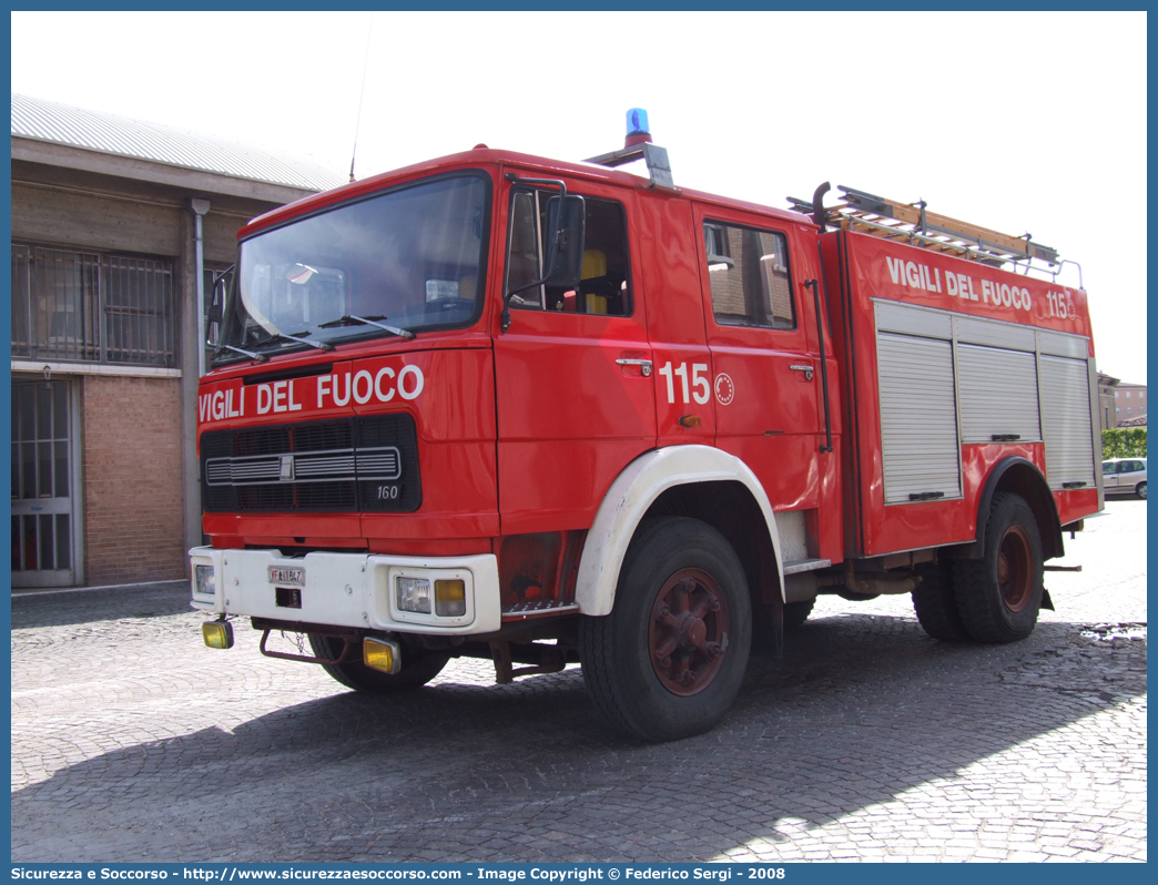 VF 11647
Corpo Nazionale Vigili del Fuoco
Iveco/OM 160
Allestitore Baribbi S.p.A.
Parole chiave: VVF;V.V.F.;Corpo;Nazionale;Vigili;del;Fuoco;AutoPompaSerbatoio;APS;A.P.S.;Iveco;OM;160;Baribbi