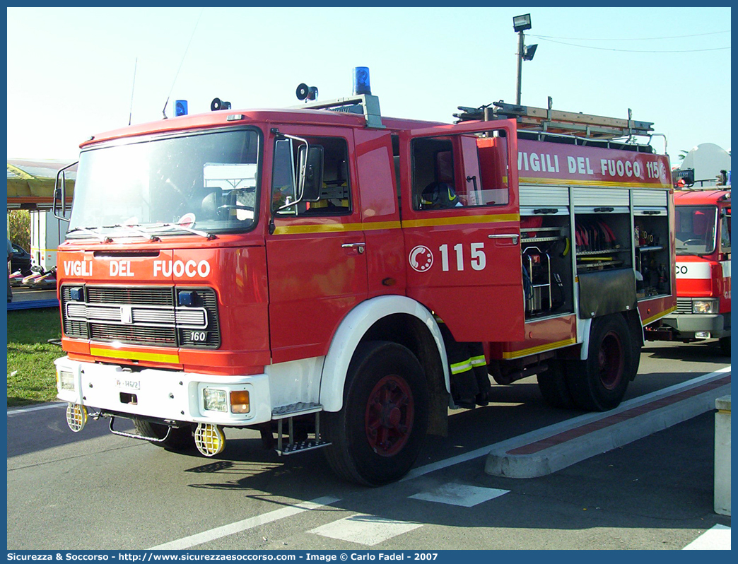 VF 11672
Corpo Nazionale Vigili del Fuoco
Iveco/OM 160
Allestitore Baribbi S.p.A.
Parole chiave: VVF;V.V.F.;Corpo;Nazionale;Vigili;del;Fuoco;AutoPompaSerbatoio;APS;A.P.S.;Iveco;OM;160;Baribbi