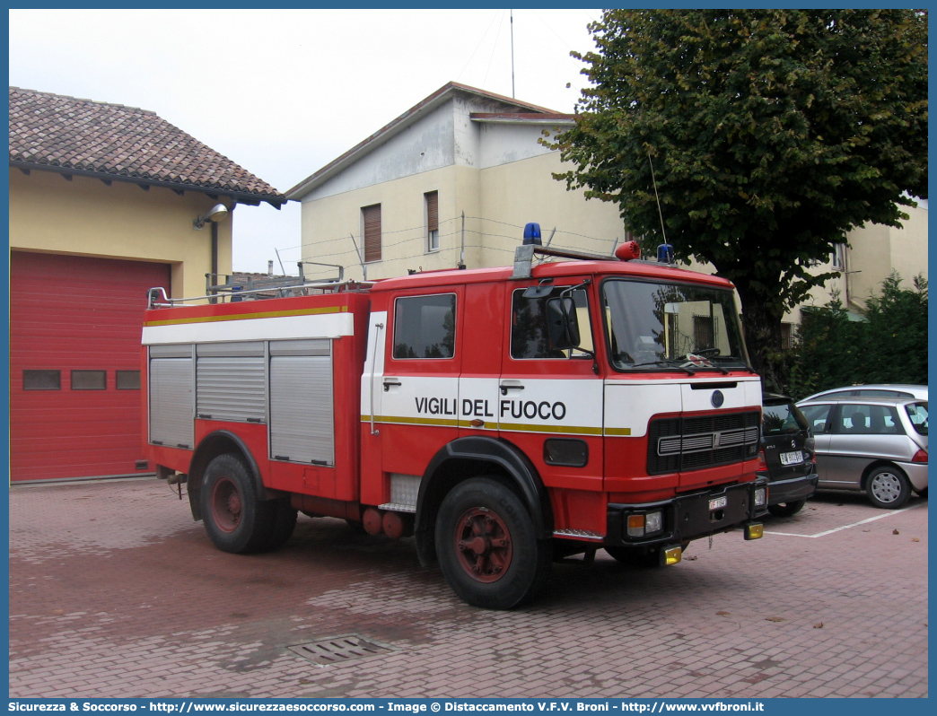 VF 11841
Corpo Nazionale Vigili del Fuoco
Iveco/OM 160
Allestitore Baribbi S.p.A.
Parole chiave: VVF;V.V.F.;Corpo;Nazionale;Vigili;del;Fuoco;AutoPompaSerbatoio;APS;A.P.S.;Iveco;OM;160;Baribbi