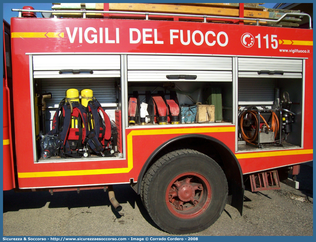 VF 12014
Corpo Nazionale Vigili del Fuoco
Iveco/OM 160
Allestitore Baribbi S.p.A.
Ricondizionato BAI S.r.l.
Parole chiave: VVF;V.V.F.;Corpo;Nazionale;Vigili;del;Fuoco;AutoPompaSerbatoio;APS;A.P.S.;Iveco;OM;160;Baribbi