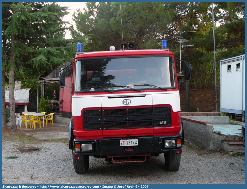 VF 13174
Corpo Nazionale Vigili del Fuoco
Iveco/OM 160
Allestitore Baribbi S.p.A.
Ricondizionato BAI S.r.l.
Parole chiave: VVF;V.V.F.;Corpo;Nazionale;Vigili;del;Fuoco;AutoPompaSerbatoio;APS;A.P.S.;Iveco;OM;160;Baribbi