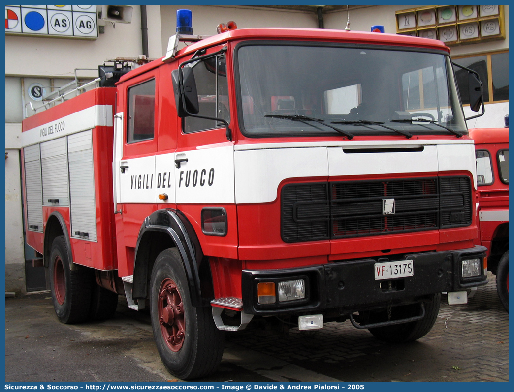 VF 13175
Corpo Nazionale Vigili del Fuoco
Iveco/OM 160
Allestitore Baribbi S.p.A.
Parole chiave: VVF;V.V.F.;Corpo;Nazionale;Vigili;del;Fuoco;AutoPompaSerbatoio;APS;A.P.S.;Iveco;OM;160;Baribbi