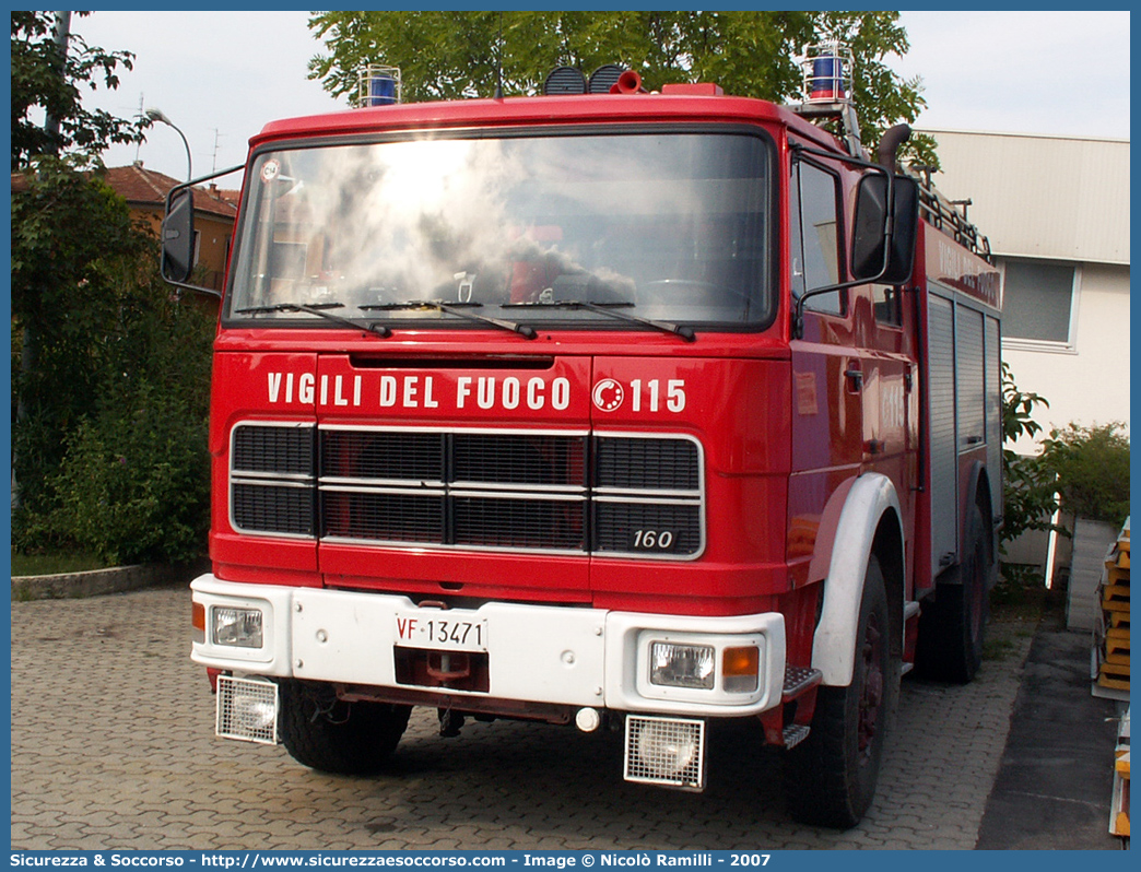 VF 13471
Corpo Nazionale Vigili del Fuoco
Iveco/OM 160
Allestitore Baribbi S.p.A.
Ricondizionato BAI S.r.l.
Parole chiave: VVF;V.V.F.;Corpo;Nazionale;Vigili;del;Fuoco;AutoPompaSerbatoio;APS;A.P.S.;Iveco;OM;160;Baribbi