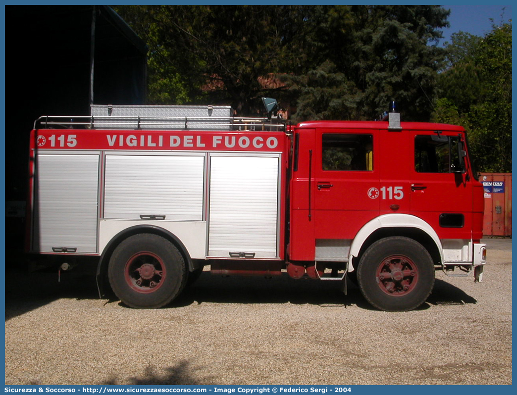 VF 13493
Corpo Nazionale Vigili del Fuoco
Iveco/OM 160
Allestitore Baribbi S.p.A.
Parole chiave: VVF;V.V.F.;Corpo;Nazionale;Vigili;del;Fuoco;AutoPompaSerbatoio;APS;A.P.S.;Iveco;OM;160;Baribbi